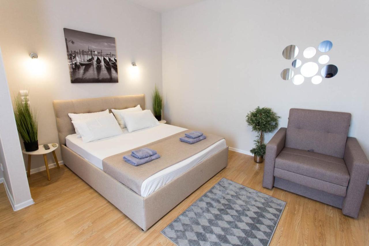Apartment In The City Center - Gimnasiyna Naberezhna 24A-1 Харьков Экстерьер фото